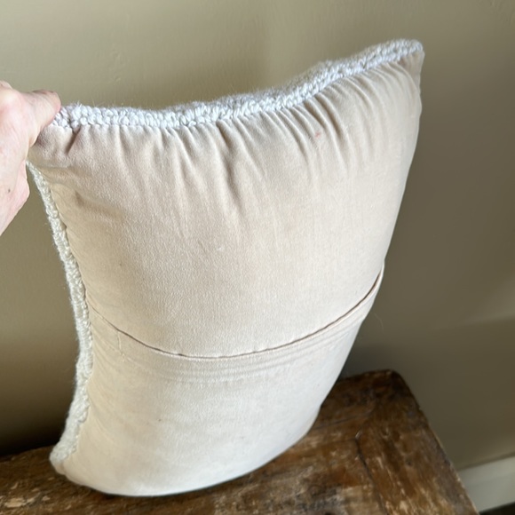 Spring Wool Hook Rug Accent Pillow with Chicks 18” x 12” - Picture 4 of 4